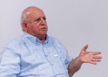 Fadul, cuestionado por sus títulos, prepara estudios sobre su método para el autismo