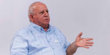 Fadul, cuestionado por sus títulos, prepara estudios sobre su método para el autismo