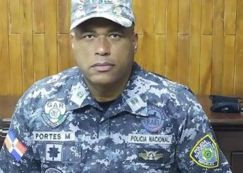 General retirado de la Policía muere tras desplomarse durante torneo de baloncesto