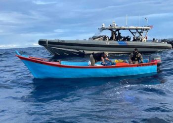 Autoridades detienen a 10 dominicanos indocumentados en aguas de Puerto Rico