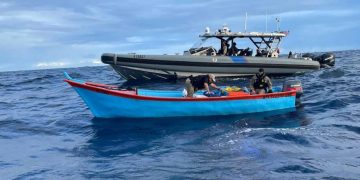 Autoridades detienen a 10 dominicanos indocumentados en aguas de Puerto Rico