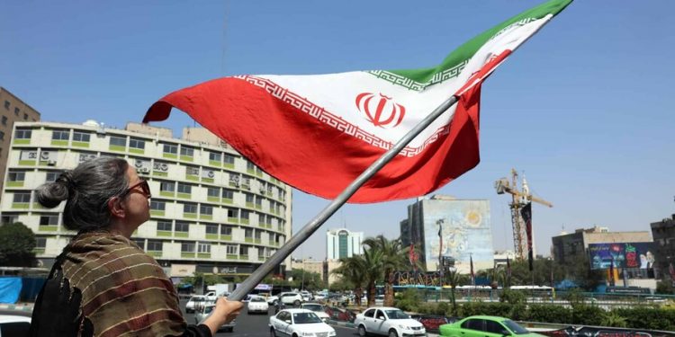 Trump advierte a Irán: "Esta noche les vamos a dar duro"