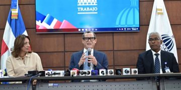 Ministro arremete contra congresistas por Código Laboral: "Aquí no podemos vivir del populismo"