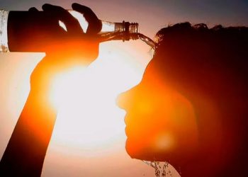 Calor domina hoy y onda tropical aumentará las lluvias mañana en el país