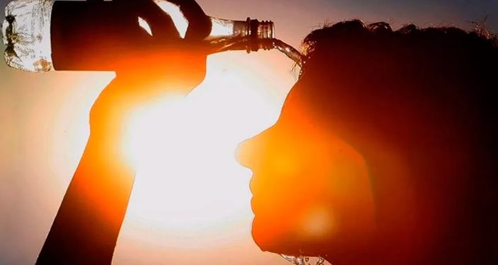 Calor domina hoy y onda tropical aumentará las lluvias mañana en el país