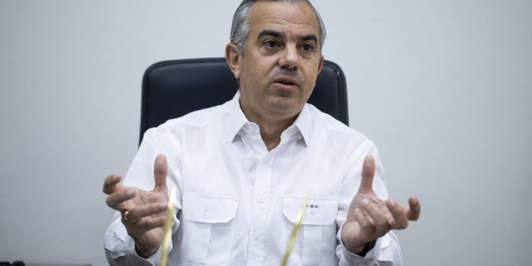 Iván Hernández cree Carolina es la más preparada y con mayor capacidad para presidenta
