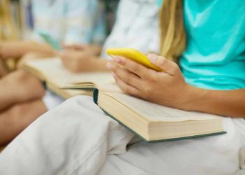 Un colegio dominicano demostró que las aulas son mejores sin celular