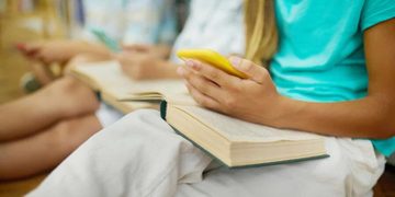 Un colegio dominicano demostró que las aulas son mejores sin celular