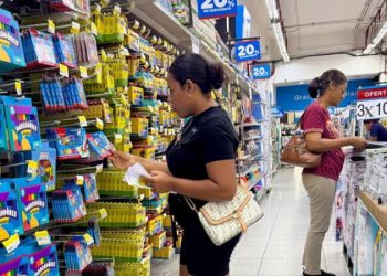 Padres se quejan de alzas en precios de útiles escolares