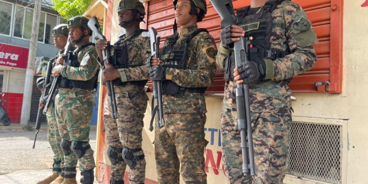 Navarrete bajo vigilancia policial en medio de paro de 48 horas; destruyen decenas de contadores