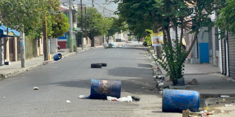 Paro causa cierre de comercio en pueblos del Cibao