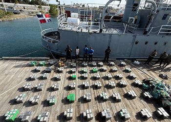DNCD incauta 1.3 toneladas de cocaína y arresta a tres hombres en las costas de Peravia