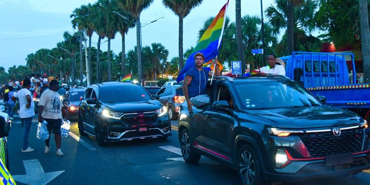Celebran con banderas, bailes y colores la decimonovena Caravana del Orgullo LGBTIQ+