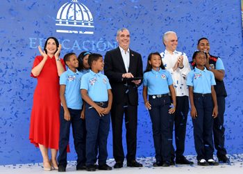 “Se acabó el recreo”: Luis Abinader oprime el botón que deja iniciado el año escolar 2026-2027