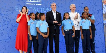 “Se acabó el recreo”: Luis Abinader oprime el botón que deja iniciado el año escolar 2026-2027