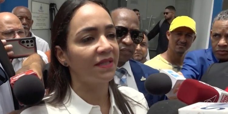 Faride reaparece ante los medios y habla de bandas desarticuladas