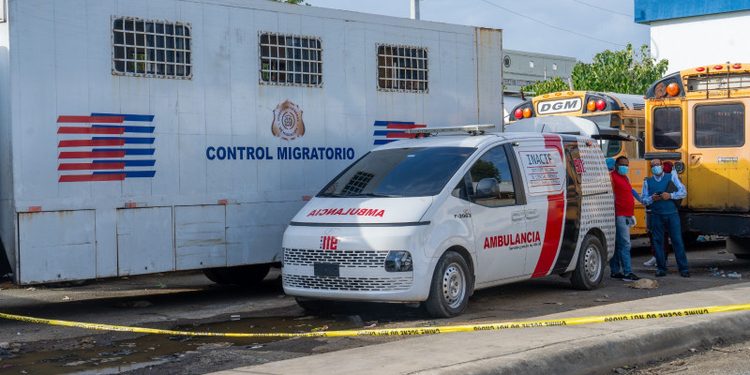 Encuentran cuerpo sin vida de dominicano en camión averiado en parqueo trasero de Migración