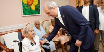 Abinader visita Hogar de Ancianos San Francisco de Asís tras remozamiento