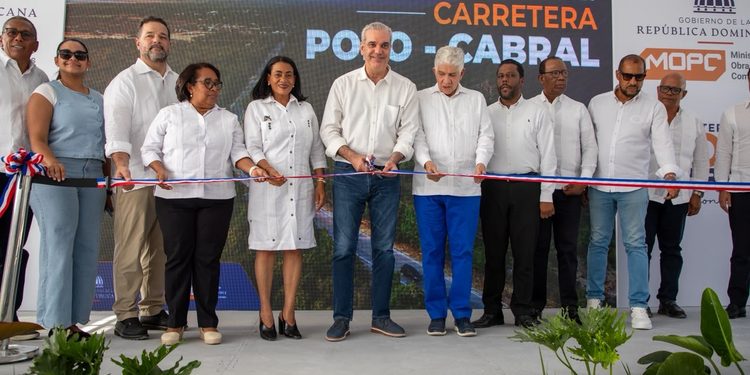 El Presidente inaugura obras en provincias suroeste dominicano