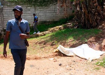 Bandas en Haití amenazan con matar a decenas de rehenes tras masacre