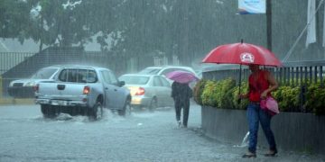 Indomet pronostica chubascos, aguaceros y tronadas para este sábado; temperaturas continuarán calurosas