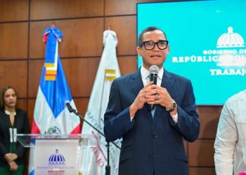 Ministro de Trabajo apuesta al diálogo pese a rechazo de sindicalistas a reabrir reforma laboral