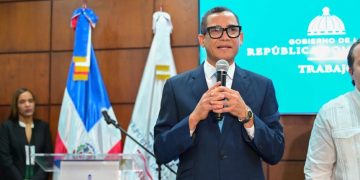 Ministro de Trabajo apuesta al diálogo pese a rechazo de sindicalistas a reabrir reforma laboral