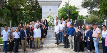 Ayuntamiento de Santiago conmemora Día Internacional de la Juventud con ofrenda floral a Juan Pablo Duarte