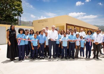 Presidente Abinader inaugura tras 15 años de espera el Liceo Eliseo Viola, que beneficiará a los estudiantes de las comunidades La Cana de Guazumal, Cana Arriba y Abajo, Los Romeros, El Coco, Hato Nuevo y Los Anices