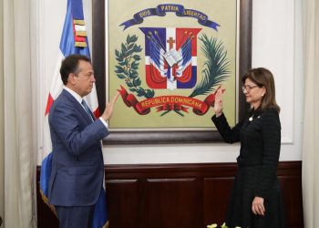 Raquel Peña juramenta a Víctor Bisonó como nuevo ministro de Relaciones Exteriores