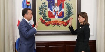 Raquel Peña juramenta a Víctor Bisonó como nuevo ministro de Relaciones Exteriores