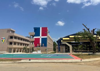 Avanzan trabajos de reconstrucción y rehabilitación en Politécnico Nuestra Señora de las Mercedes de Santiago para el inicio del año escolar
