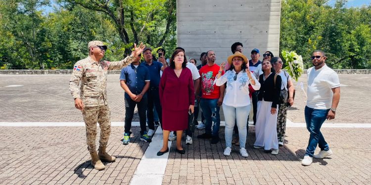 Alcaldía de Santiago realiza amplio recorrido patrimonial por los escenarios de la Restauración