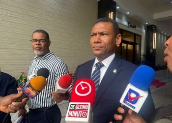 Báez pide “tolerancia” en el debate tras enfrentamiento con Pacheco