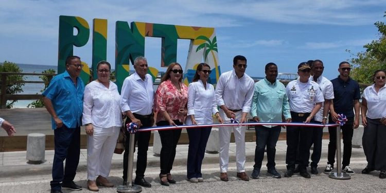 David Collado inaugura parador fotográfico en Punta Rucia con inversión de RD$10.8 millones
