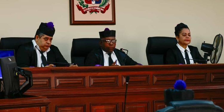 El próximo martes decidirán si exembajador Donni Santana vuelve a prisión por condena de 20 años