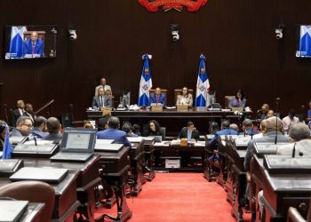 El Gobierno impulsa la "austeridad", pero el Congreso estudia crear más puestos