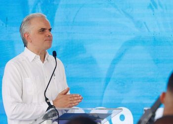 Ministro de Educación: estudiantes tienen derecho a recibir todas las horas de docencia