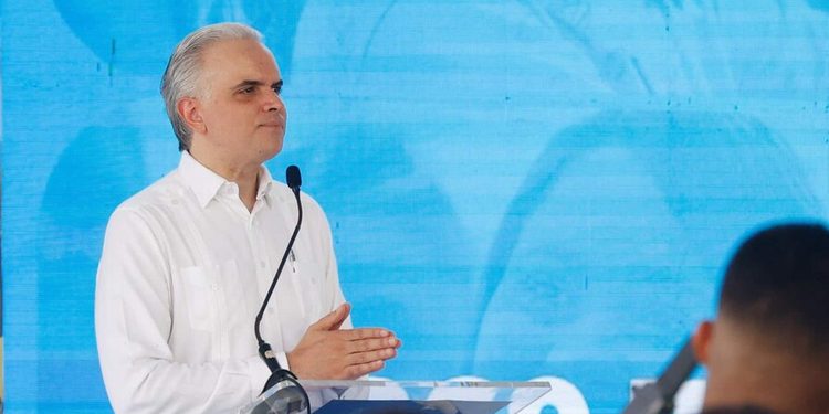 Ministro de Educación: estudiantes tienen derecho a recibir todas las horas de docencia