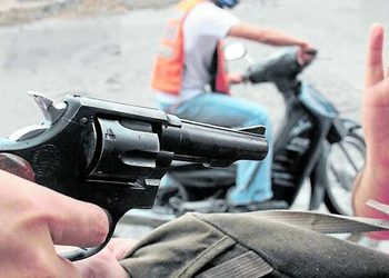 Atracan a punta de pistola a trabajadora cuando iba a una zona franca en Santiago