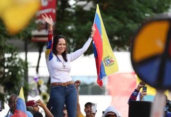 Exministro de Maduro cree que Machado debe participar en diálogos en Venezuela