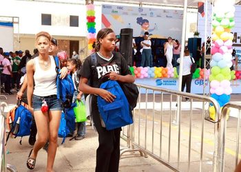 Meses recogiendo botellas: el esfuerzo de familias detrás de "Plásticos por útiles escolares"