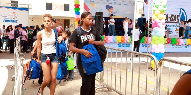 Meses recogiendo botellas: el esfuerzo de familias detrás de "Plásticos por útiles escolares"