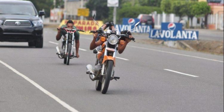Menor de 12 años que conducía una motocicleta muere tras ser impactado por vehículo en Santiago