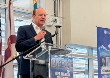 Alcalde Ulises Rodríguez destaca en Miami transformación de Santiago y oportunidades de inversión