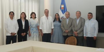 Presidente Luis Abinader toma juramento al voluntariado del Hospital Periférico Monte Adentro Dr. Antonio Trueba