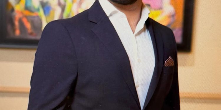 Piden oraciones por Gustavo Adolfo III Mejía-Ricart Risk tras ser atacado por motorista