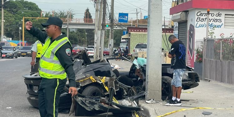 Accidente en la Circunvalación Sur de Santiago deja una joven fallecida y otra persona herida