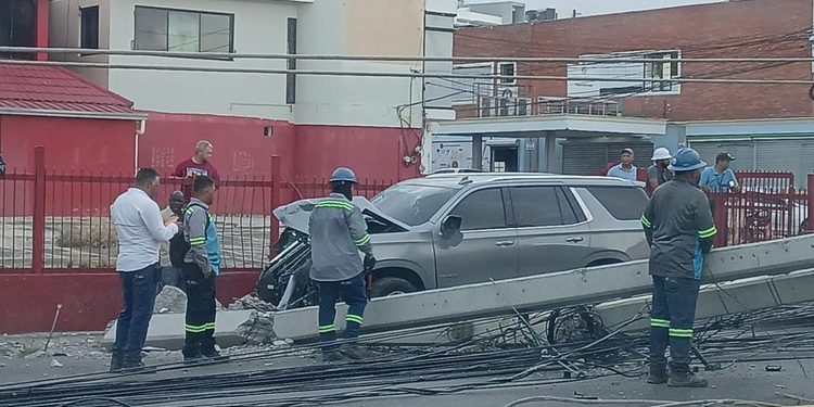 Varias personas resultan heridas tras accidente en la avenida Estrellá Sadhalá de Santiago