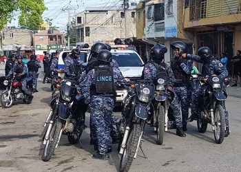 Santiago Oeste amanece en huelga ante reclamos por falta de docencia para miles de estudiantes